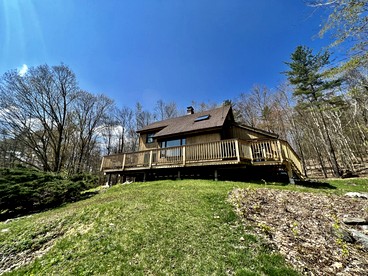 Embrace Nature with this Incredible Cabin in Sandgate, Vermont - Sandgate, Vermont - glamping.directory