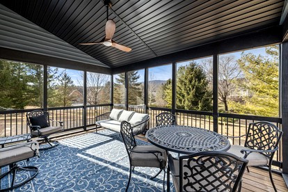 Bright Mountain Cabin with Game Room & Golf Course Views Near Hedgesville, West Virginia - Hedgesville, West Virginia - glamping.directory