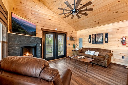 Rustic Cabin near the Great Smoky Mountains, Tennessee - Sevierville, Tennessee - glamping.directory