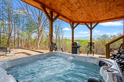 Rustic Cabin near the Great Smoky Mountains, Tennessee - Sevierville, Tennessee - glamping.directory