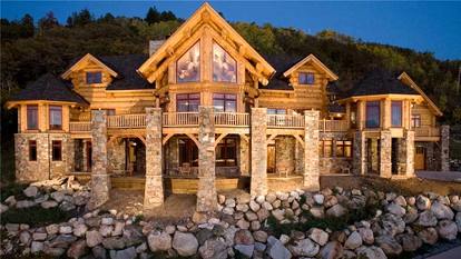 Large Vacation Rental with a Ski Shuttle in Steamboat Springs, Colorado - glamping.directory