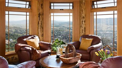 Large Vacation Rental with a Ski Shuttle in Steamboat Springs, Colorado - Steamboat Springs, Colorado - glamping.directory