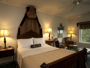 Oceanfront Suite Rental with Jacuzzi near Olympic National Park, Washington - Port Angeles, Washington - glamping.directory