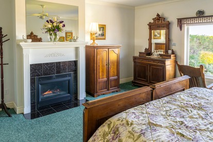 Oceanfront Suite Rental with Jacuzzi near Olympic National Park, Washington - Port Angeles, Washington - glamping.directory