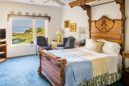 Oceanfront Suite Rental with Jacuzzi near Olympic National Park, Washington - glamping.directory