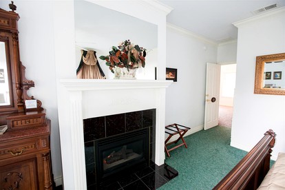 Oceanfront Suite Rental with Jacuzzi near Olympic National Park, Washington - Port Angeles, Washington - glamping.directory