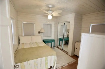 Gorgeous Lakefront Cottage Nestled Amidst Trees in Meredith, New Hampshire - Meredith, New Hampshire - glamping.directory