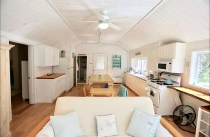 Gorgeous Lakefront Cottage Nestled Amidst Trees in Meredith, New Hampshire - Meredith, New Hampshire - glamping.directory
