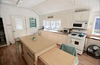 Gorgeous Lakefront Cottage Nestled Amidst Trees in Meredith, New Hampshire - Meredith, New Hampshire - glamping.directory