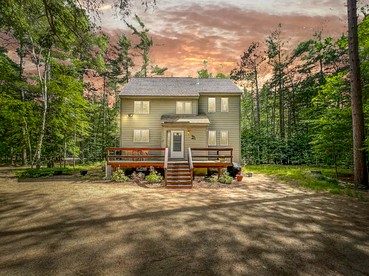 Luminous Cabin Surrounded by Nature in NH - North Conway, New Hampshire - glamping.directory