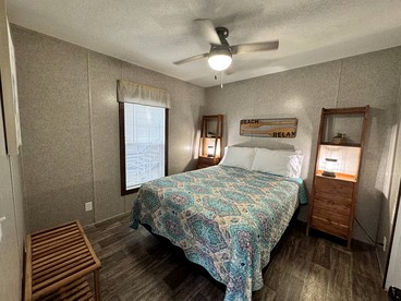 Cozy Cottage with River Access for a Fun-Filled Getaway by the Rainbow River in Florida - Dunnellon, Florida - glamping.directory