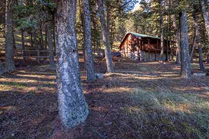 Cozy Mountain Cabin with Jacuzzi Near Ennis Lake in McAllister, Montana - McAllister, Montana - glamping.directory