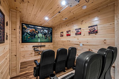 Mountain Fun in Gatlinburg: Cabin with Movie Theater and Game Room for an Unforgettable Time - Gatlinburg, Tennessee - glamping.directory