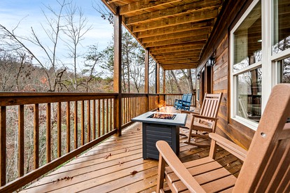 Mountain Fun in Gatlinburg: Cabin with Movie Theater and Game Room for an Unforgettable Time - Gatlinburg, Tennessee - glamping.directory