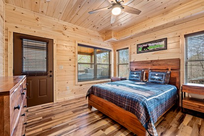 Mountain Fun in Gatlinburg: Cabin with Movie Theater and Game Room for an Unforgettable Time - Gatlinburg, Tennessee - glamping.directory