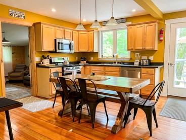 Wonderful Cabin with Splendid Living Areas in New Hampshire - North Conway, New Hampshire - glamping.directory