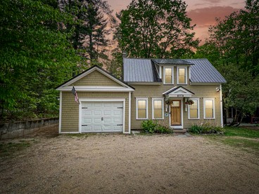 Wonderful Cabin with Splendid Living Areas in New Hampshire - glamping.directory