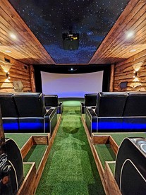 Outstanding Cabin up to 50 People with Bowling, Private Cinema and Fantastic Sightd in Broken Bow, Oklahoma - Broken Bow, Oklahoma - glamping.directory