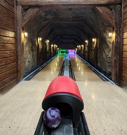 Outstanding Cabin up to 50 People with Bowling, Private Cinema and Fantastic Sightd in Broken Bow, Oklahoma - glamping.directory