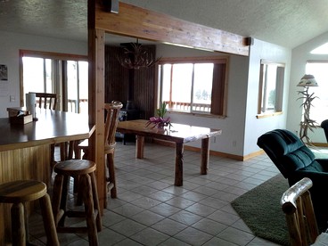Secluded Mountain Cabin in the Bitterroot Valley near Hamilton, Montana - Corvallis, Montana - glamping.directory