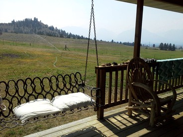 Secluded Mountain Cabin in the Bitterroot Valley near Hamilton, Montana - Corvallis, Montana - glamping.directory
