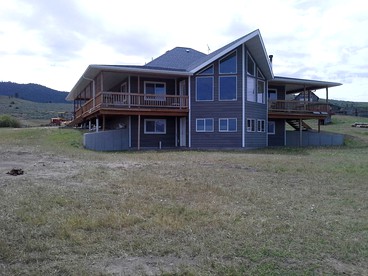 Secluded Mountain Cabin in the Bitterroot Valley near Hamilton, Montana - glamping.directory
