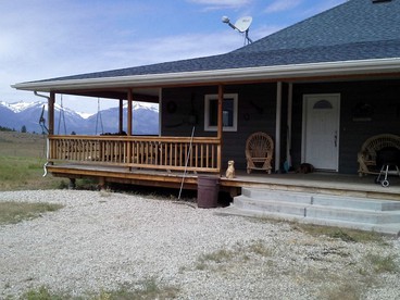 Secluded Mountain Cabin in the Bitterroot Valley near Hamilton, Montana - Corvallis, Montana - glamping.directory