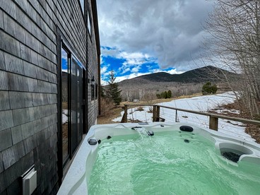 Charming Cabin with Hot-tub and Amazing Vistas in Jackson, New Hampshire - Jackson, New Hampshire - glamping.directory
