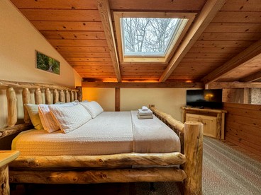 Charming Cabin with Hot-tub and Amazing Vistas in Jackson, New Hampshire - Jackson, New Hampshire - glamping.directory