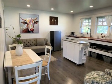 Idyllic Cottage Rental on a Working Farm Ideal for a Weekend Trip from San Francisco - San Martin, California - glamping.directory