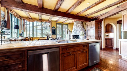 Impressive Castle with Great Mountain Views and Foosball in Mammoth Lakes, California - Mammoth Lakes, California - glamping.directory