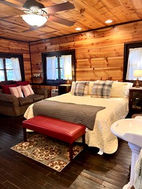 Romantic Ozarks Cabin Rental in Secluded Woodland near Branson, Missouri - Hollister, Missouri - glamping.directory