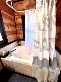 Romantic Ozarks Cabin Rental in Secluded Woodland near Branson, Missouri - Hollister, Missouri - glamping.directory