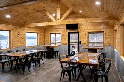 Lakeview Cabin by Tappan Lake, Perfect for Groups with Hot-Tub in Ohio - Deersville, Ohio - glamping.directory