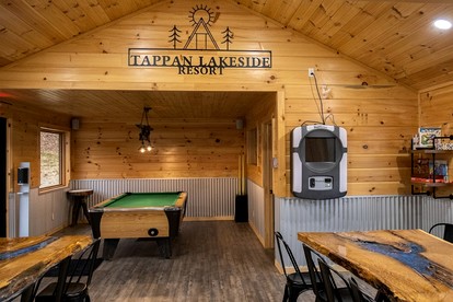 Lakeview Cabin by Tappan Lake, Perfect for Groups with Hot-Tub in Ohio - Deersville, Ohio - glamping.directory