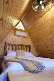 Lakeview Cabin by Tappan Lake, Perfect for Groups with Hot-Tub in Ohio - Deersville, Ohio - glamping.directory