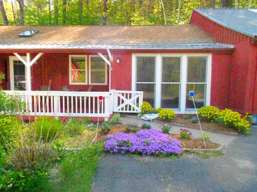 Charming Country Pet-Friendly Getaway Cottage in the Berkshires, Massachusetts - glamping.directory