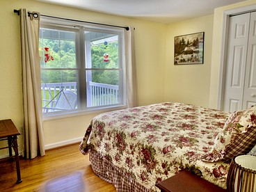 Stunning Secluded Cottage with Hot-tub in Breech House, North Carolina - Beech Mountain, North Carolina - glamping.directory