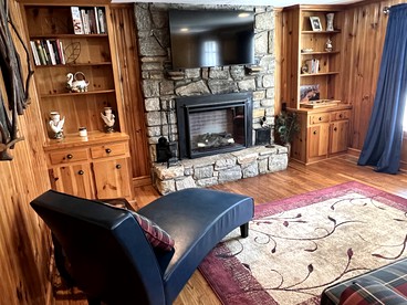 Stunning Secluded Cottage with Hot-tub in Breech House, North Carolina - Beech Mountain, North Carolina - glamping.directory
