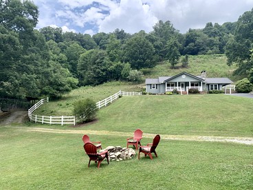 Stunning Secluded Cottage with Hot-tub in Breech House, North Carolina - Beech Mountain, North Carolina - glamping.directory