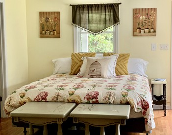 Stunning Secluded Cottage with Hot-tub in Breech House, North Carolina - Beech Mountain, North Carolina - glamping.directory