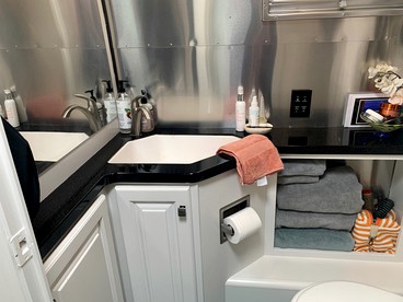 Huge Airstream is Perfect for a Family Getaway - Charlotte, North Carolina - glamping.directory