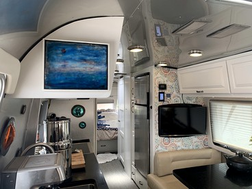 Huge Airstream is Perfect for a Family Getaway - Charlotte, North Carolina - glamping.directory