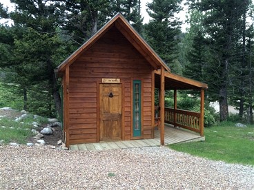 Romantic Cabin Rental for Couples in Secluded Woodlands near Butte, Montana - Hall, Montana - glamping.directory