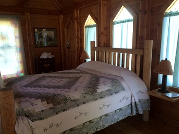 Romantic Cabin Rental for Couples in Secluded Woodlands near Butte, Montana - Hall, Montana - glamping.directory