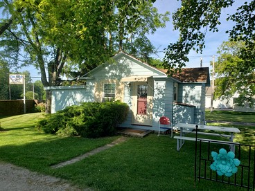 Charming Beach Cottage Along Lake Erie near Cleveland, Ohio - glamping.directory