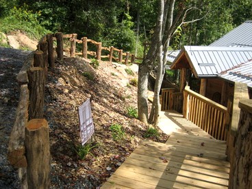 Romantic One-Bedroom Cabin with a Fireplace near Asheville, North Carolina - Clyde, North Carolina - glamping.directory