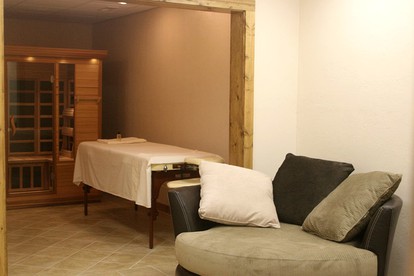 Romantic One-Bedroom Cabin with a Fireplace near Asheville, North Carolina - Clyde, North Carolina - glamping.directory