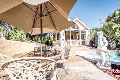 Modern Texas Hill Country Suite Rental for Four near San Antonio - Helotes, Texas - glamping.directory