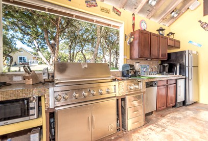 Modern Texas Hill Country Suite Rental for Four near San Antonio - Helotes, Texas - glamping.directory